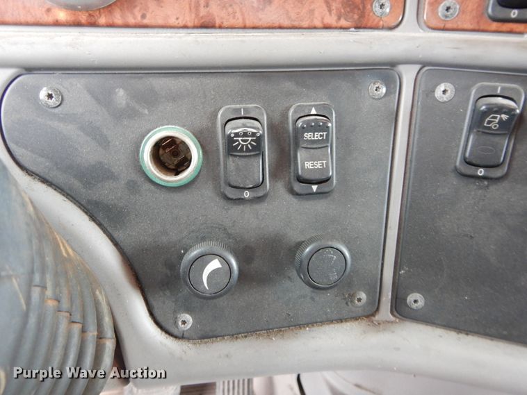 image for item HS9651 2006 Peterbilt 387  semi tractor