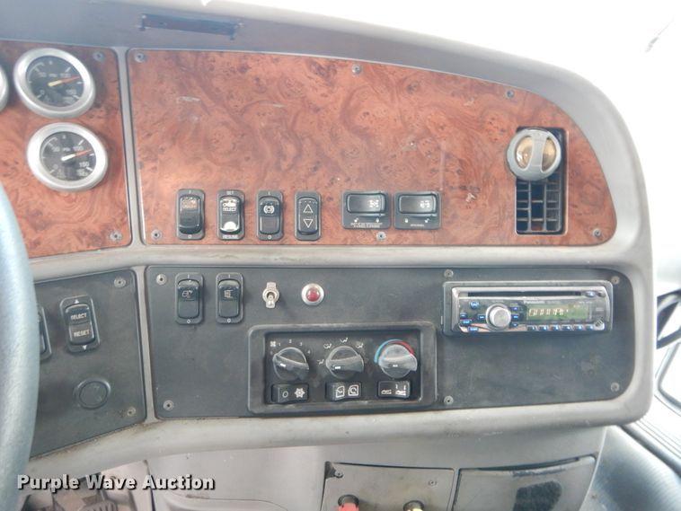 image for item HS9651 2006 Peterbilt 387  semi tractor