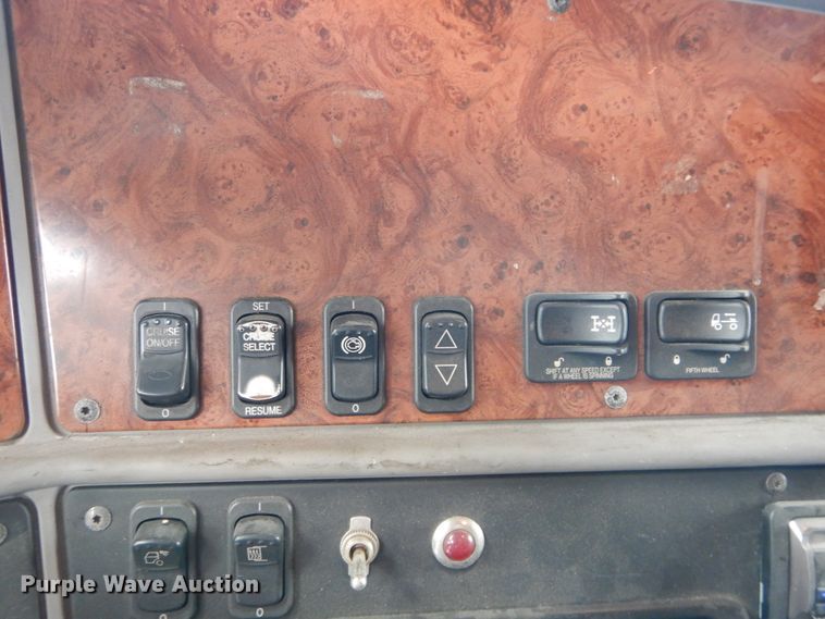 image for item HS9651 2006 Peterbilt 387  semi tractor