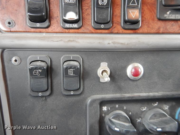 image for item HS9651 2006 Peterbilt 387  semi tractor