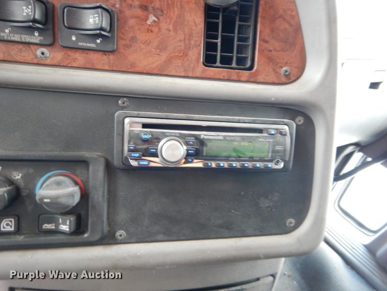 image for item HS9651 2006 Peterbilt 387  semi tractor