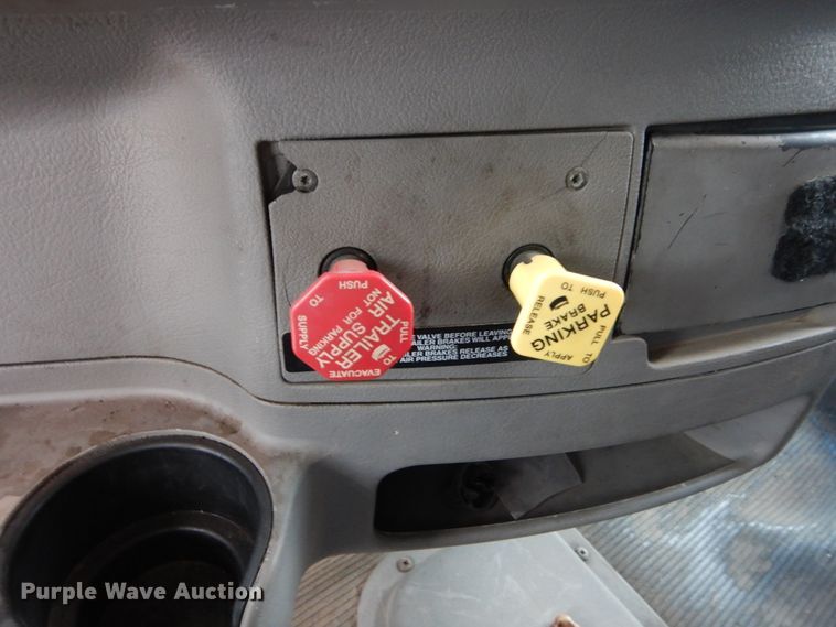 image for item HS9651 2006 Peterbilt 387  semi tractor