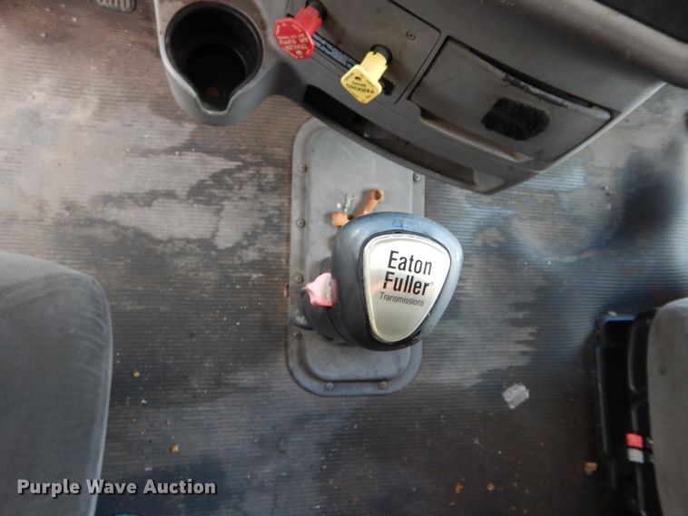 image for item HS9651 2006 Peterbilt 387  semi tractor