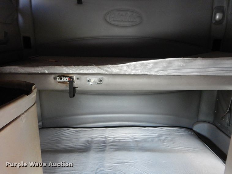 image for item HS9651 2006 Peterbilt 387  semi tractor