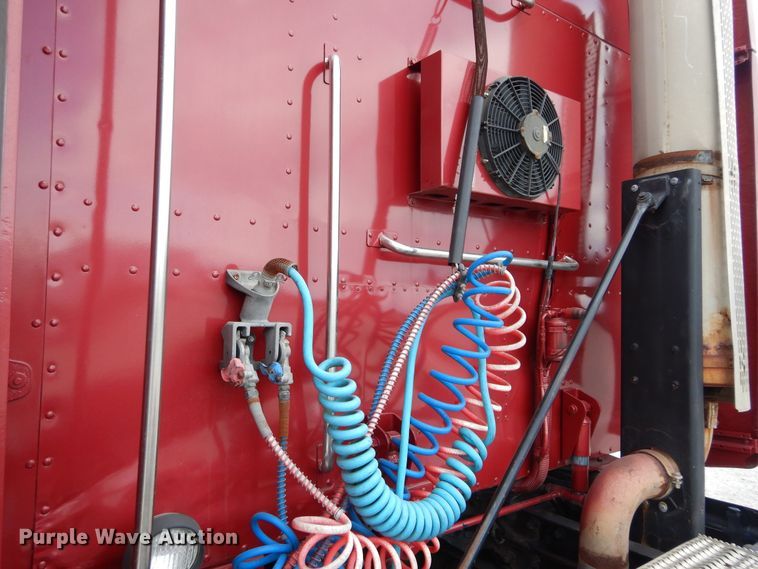 image for item HS9651 2006 Peterbilt 387  semi tractor