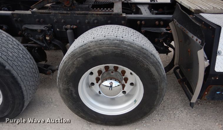 image for item HS9651 2006 Peterbilt 387  semi tractor