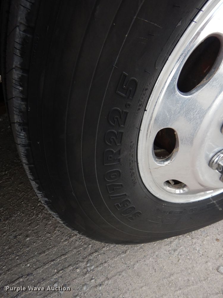 image for item HS9651 2006 Peterbilt 387  semi tractor