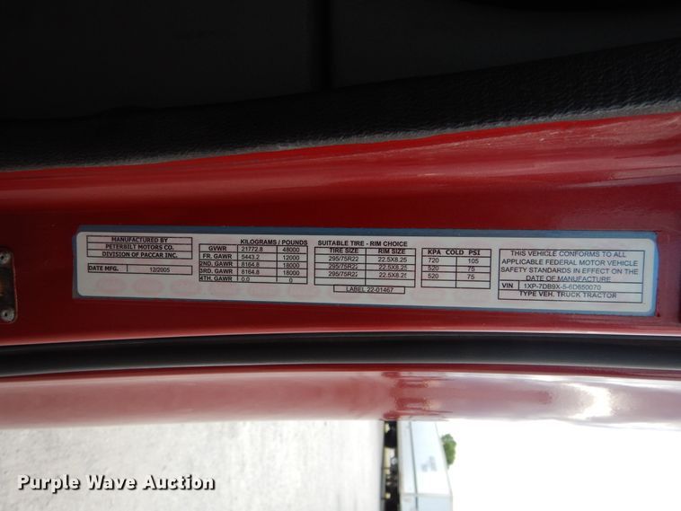 image for item HS9651 2006 Peterbilt 387  semi tractor