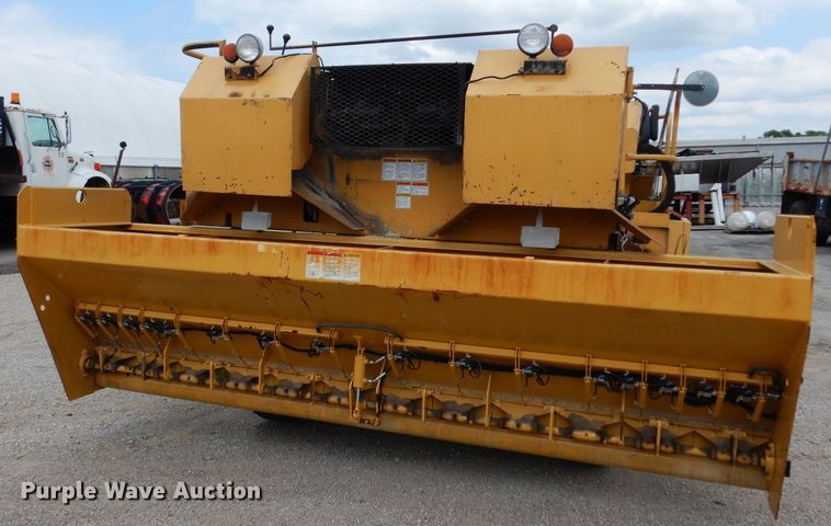 image for item DF4087 2001 Etnyre FWD  chip spreader