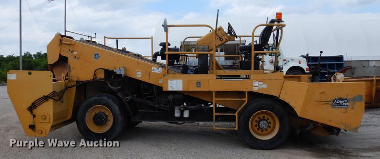 image for item DF4087 2001 Etnyre FWD  chip spreader