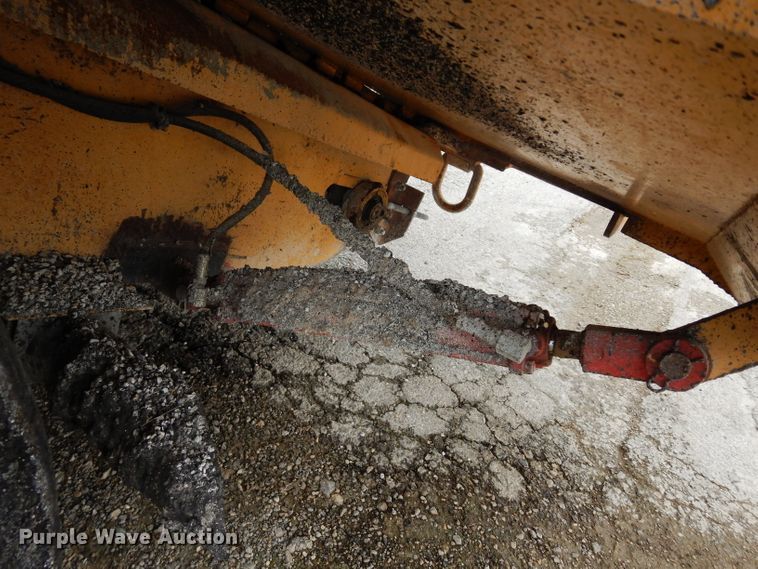 image for item DF4087 2001 Etnyre FWD  chip spreader