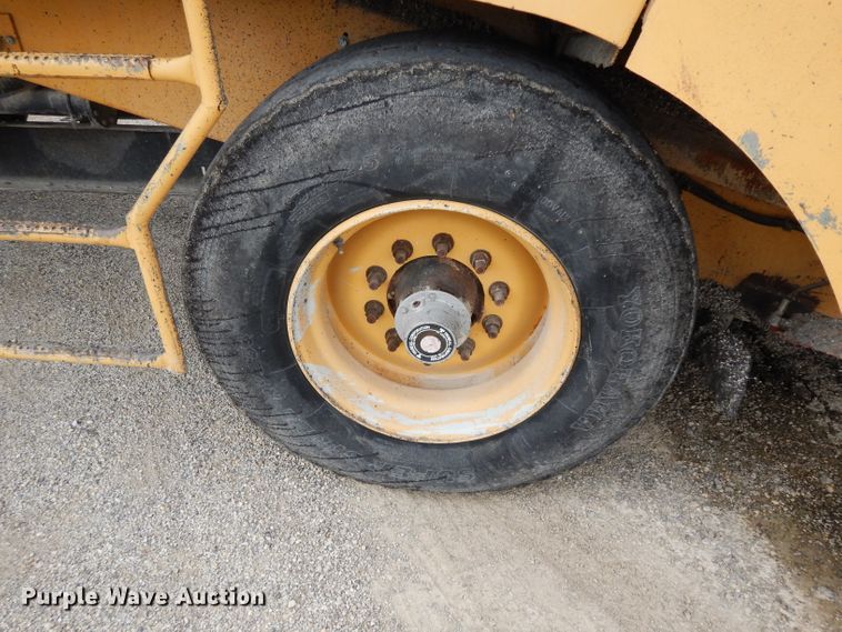 image for item DF4087 2001 Etnyre FWD  chip spreader