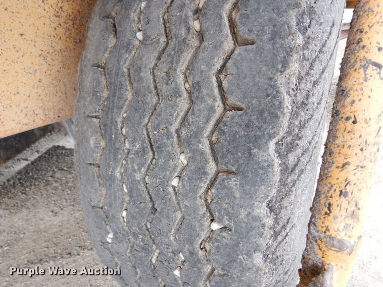 image for item DF4087 2001 Etnyre FWD  chip spreader