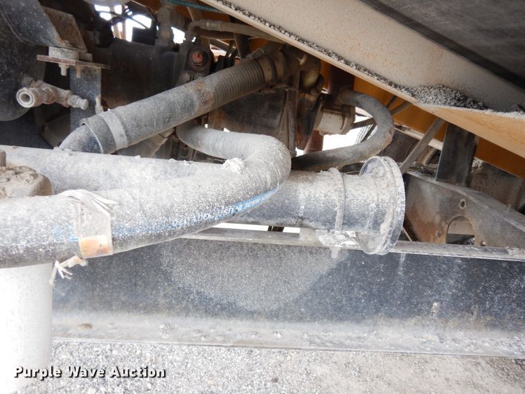 image for item DF4087 2001 Etnyre FWD  chip spreader