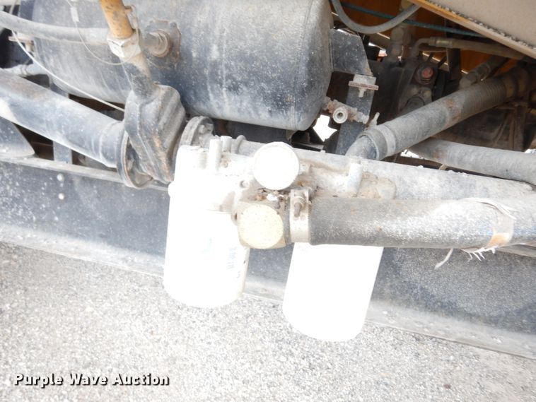 image for item DF4087 2001 Etnyre FWD  chip spreader