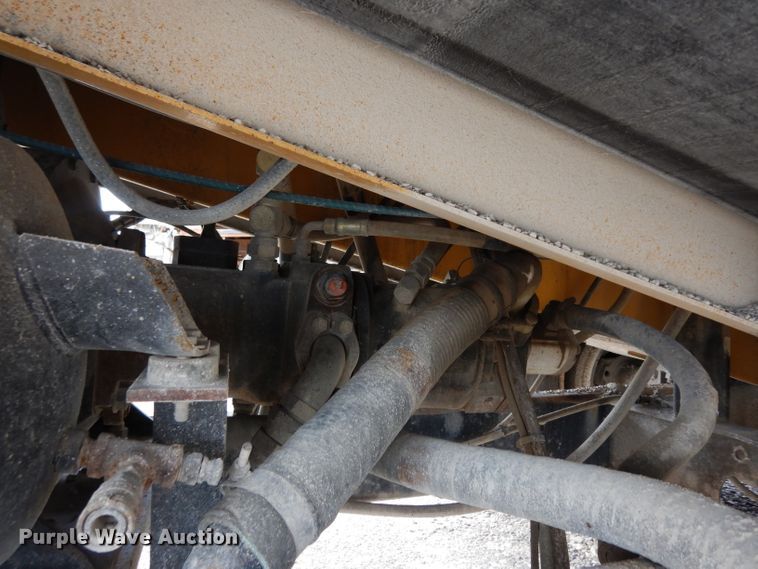 image for item DF4087 2001 Etnyre FWD  chip spreader