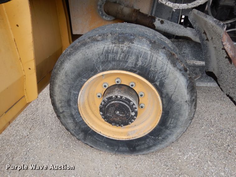 image for item DF4087 2001 Etnyre FWD  chip spreader