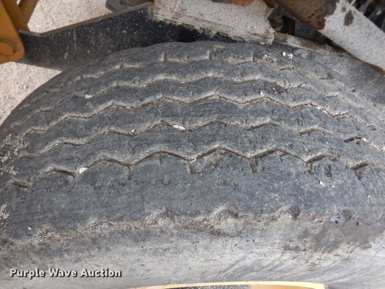 image for item DF4087 2001 Etnyre FWD  chip spreader