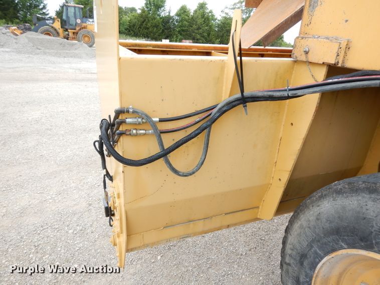 image for item DF4087 2001 Etnyre FWD  chip spreader