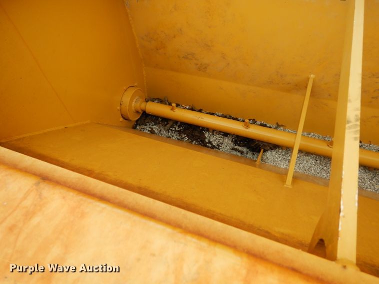 image for item DF4087 2001 Etnyre FWD  chip spreader