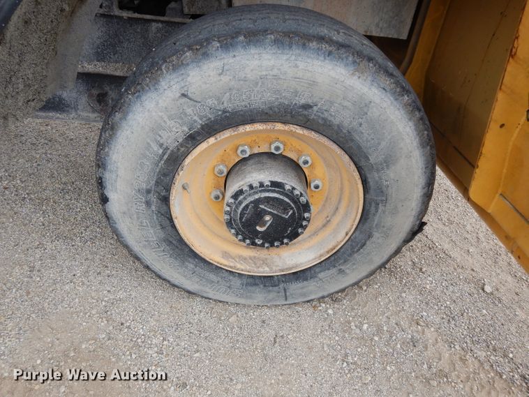 image for item DF4087 2001 Etnyre FWD  chip spreader