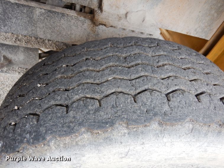 image for item DF4087 2001 Etnyre FWD  chip spreader