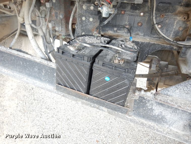 image for item DF4087 2001 Etnyre FWD  chip spreader