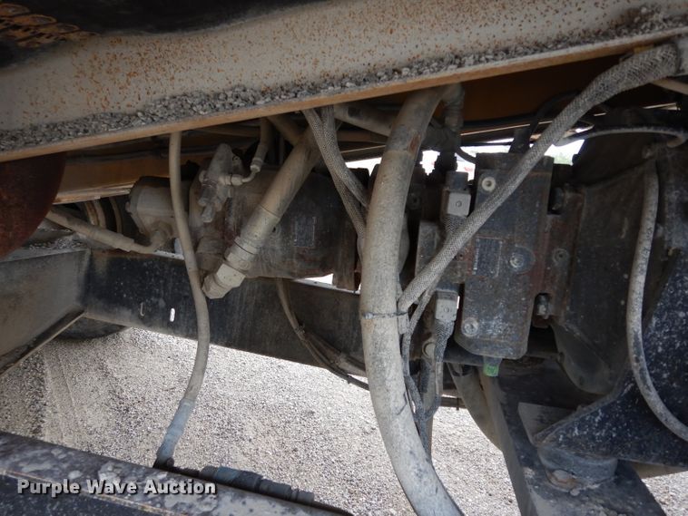 image for item DF4087 2001 Etnyre FWD  chip spreader