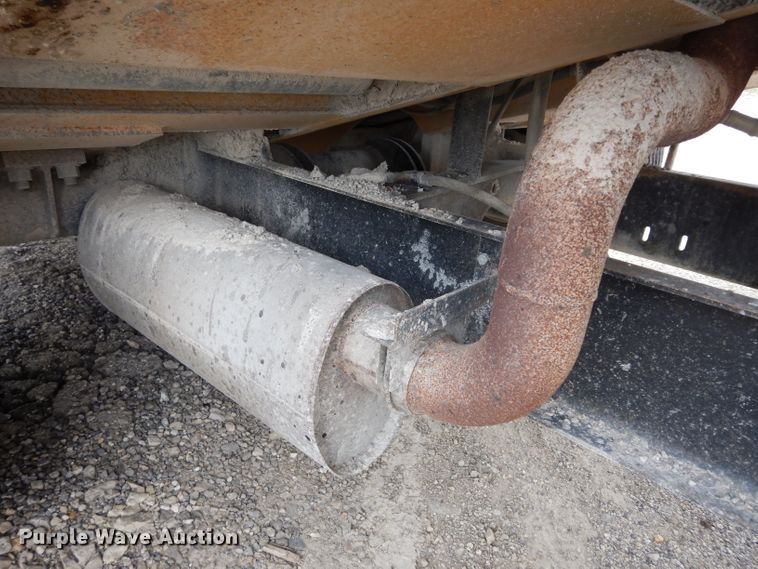 image for item DF4087 2001 Etnyre FWD  chip spreader