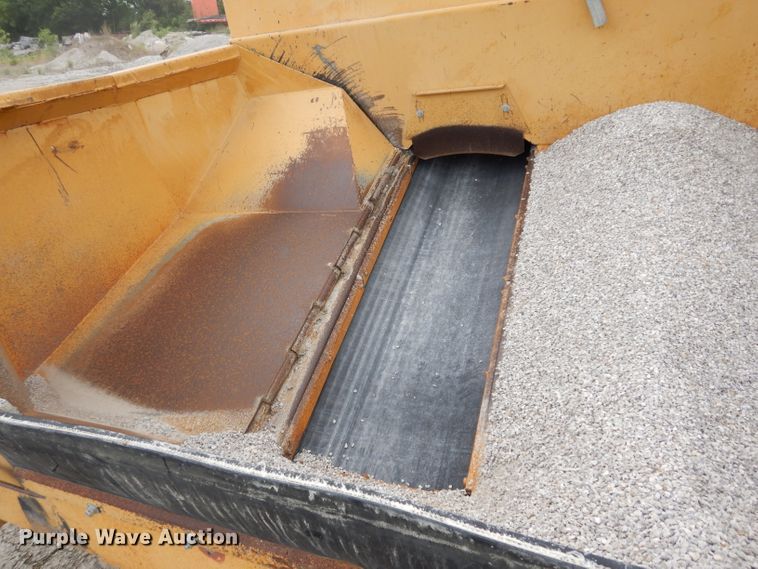 image for item DF4087 2001 Etnyre FWD  chip spreader