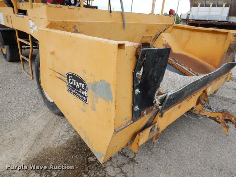 image for item DF4087 2001 Etnyre FWD  chip spreader