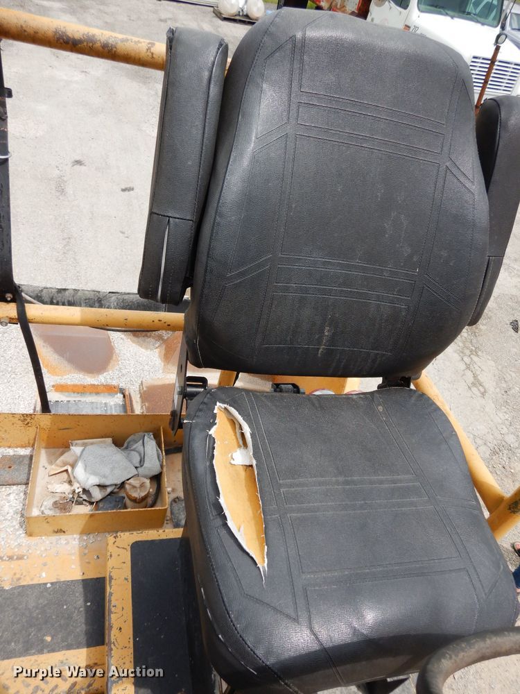 image for item DF4087 2001 Etnyre FWD  chip spreader