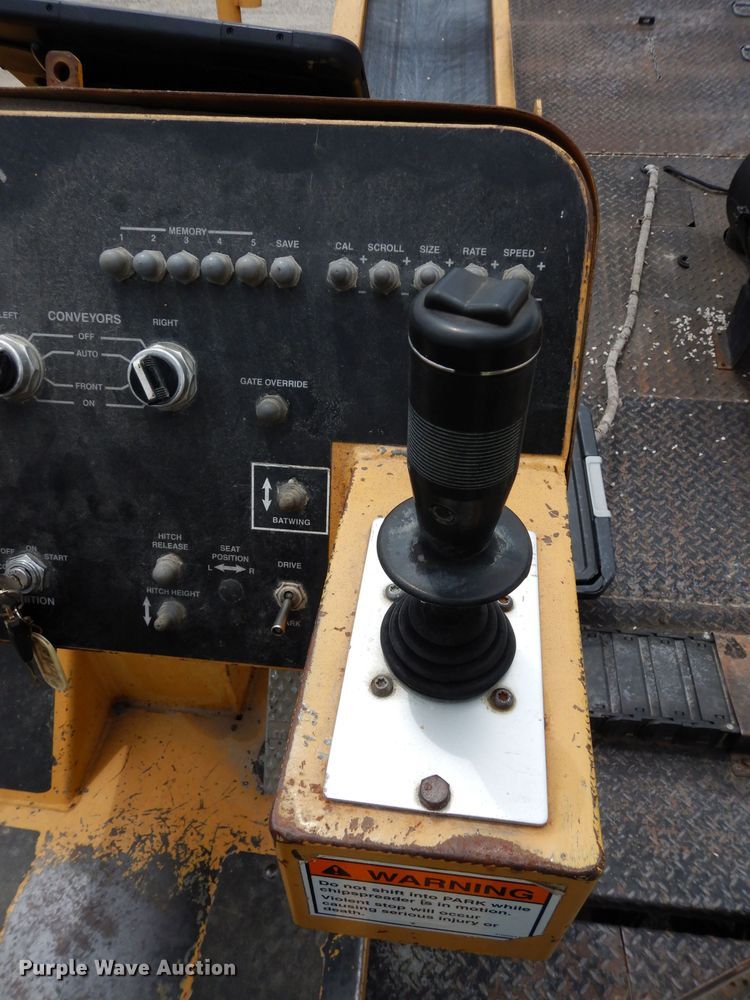 image for item DF4087 2001 Etnyre FWD  chip spreader