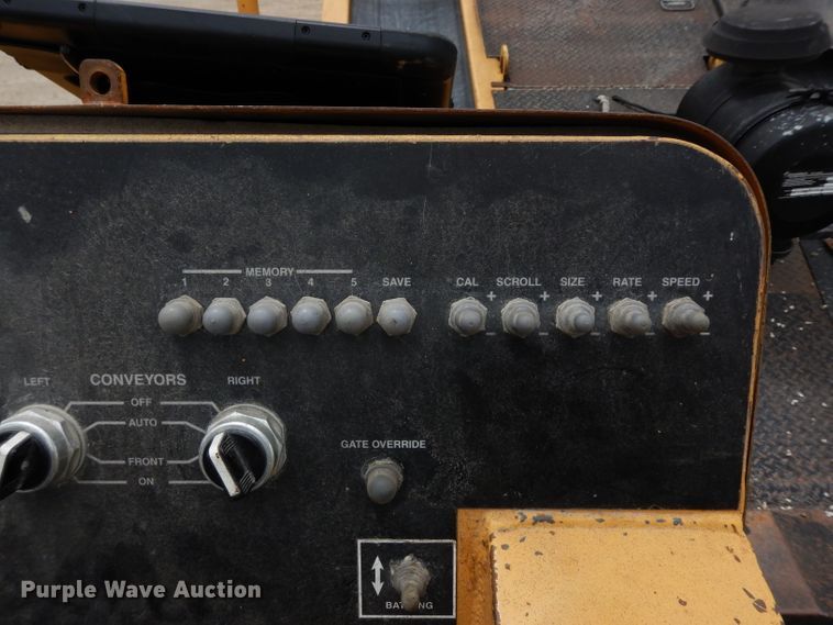 image for item DF4087 2001 Etnyre FWD  chip spreader