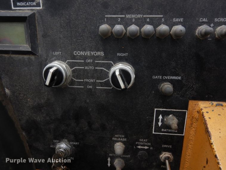 image for item DF4087 2001 Etnyre FWD  chip spreader