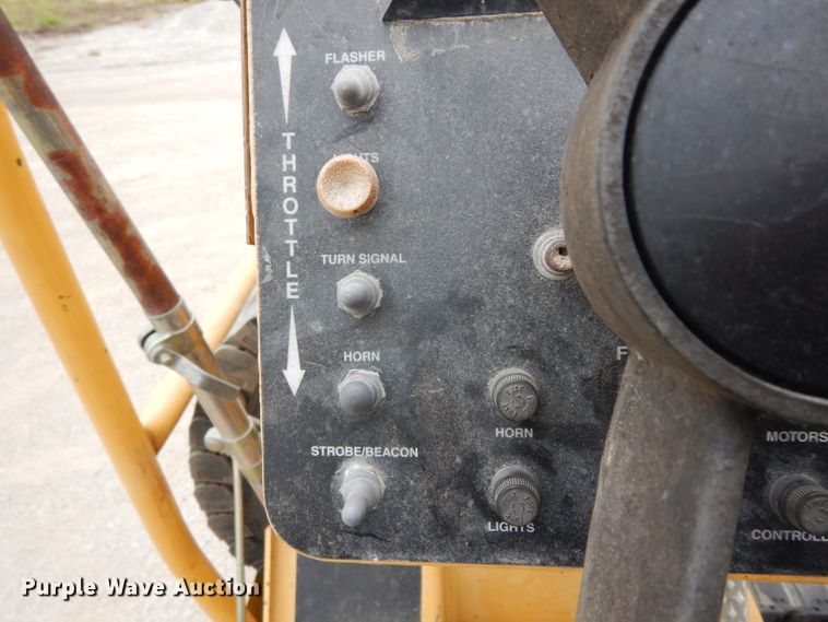 image for item DF4087 2001 Etnyre FWD  chip spreader