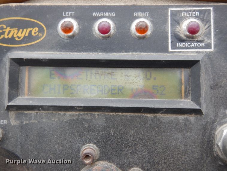 image for item DF4087 2001 Etnyre FWD  chip spreader