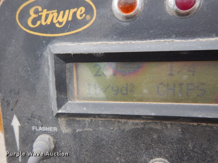 image for item DF4087 2001 Etnyre FWD  chip spreader