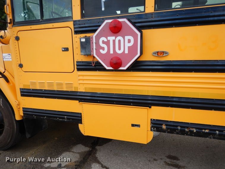 image for item DF4096 2004 Freightliner FS65  school bus