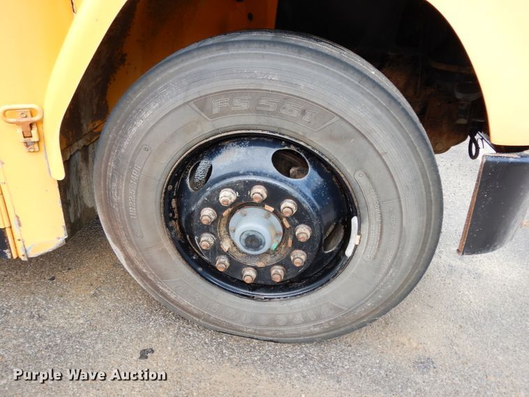 image for item DF4096 2004 Freightliner FS65  school bus