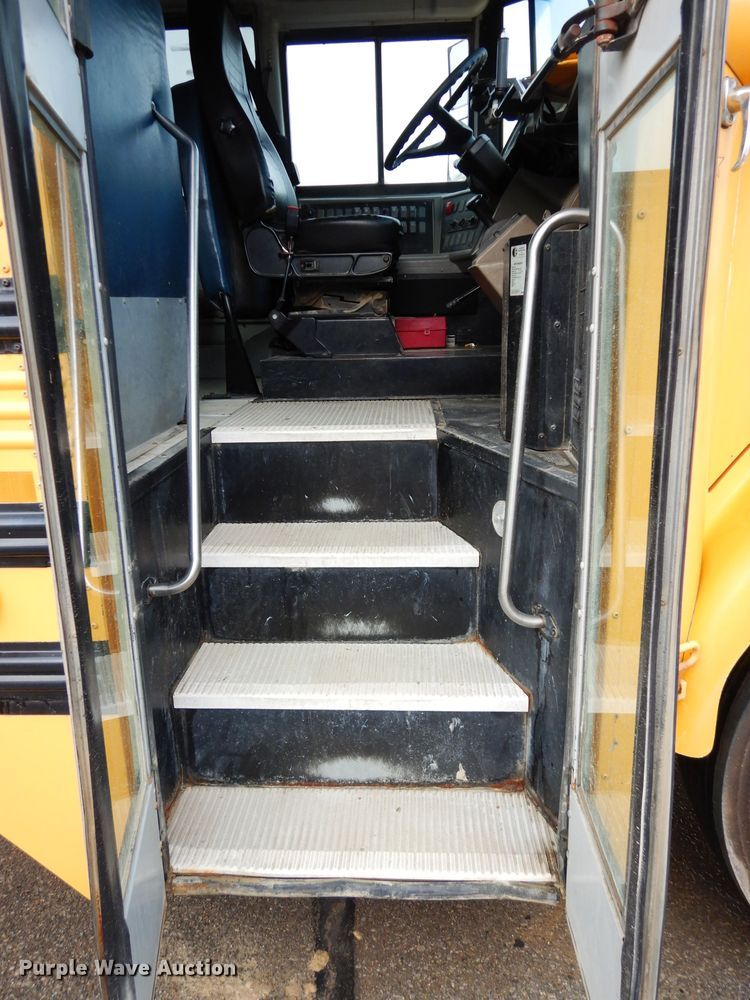 image for item DF4096 2004 Freightliner FS65  school bus