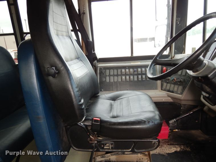 image for item DF4096 2004 Freightliner FS65  school bus