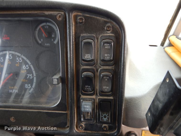 image for item DF4096 2004 Freightliner FS65  school bus