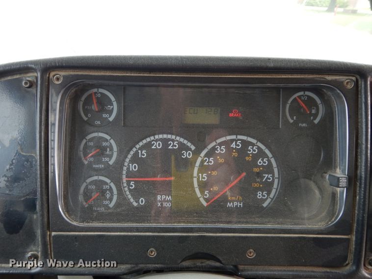 image for item DF4096 2004 Freightliner FS65  school bus