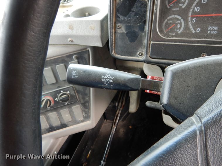 image for item DF4096 2004 Freightliner FS65  school bus