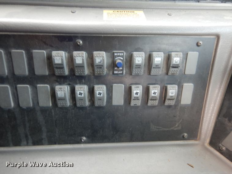 image for item DF4096 2004 Freightliner FS65  school bus