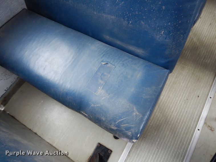 image for item DF4096 2004 Freightliner FS65  school bus