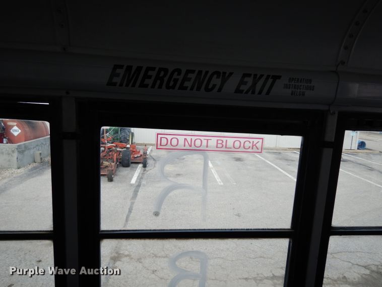 image for item DF4096 2004 Freightliner FS65  school bus