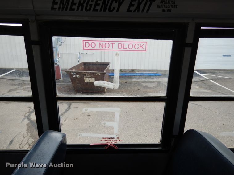 image for item DF4096 2004 Freightliner FS65  school bus