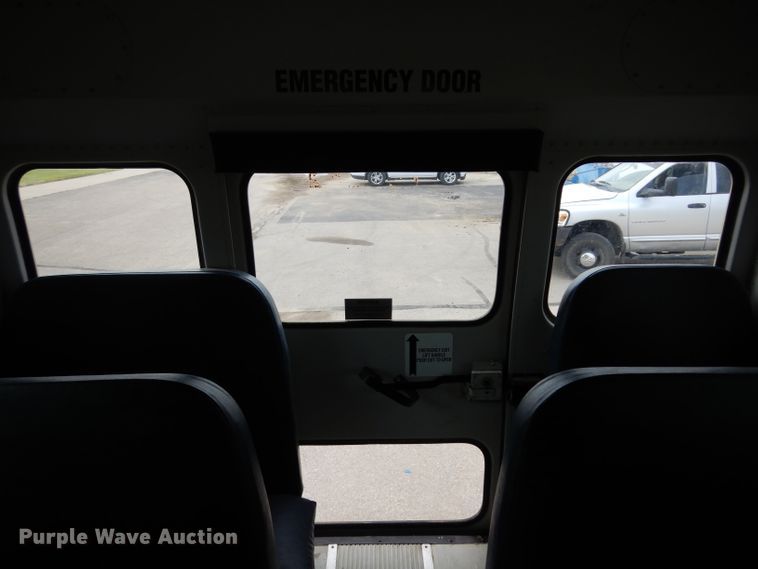 image for item DF4096 2004 Freightliner FS65  school bus